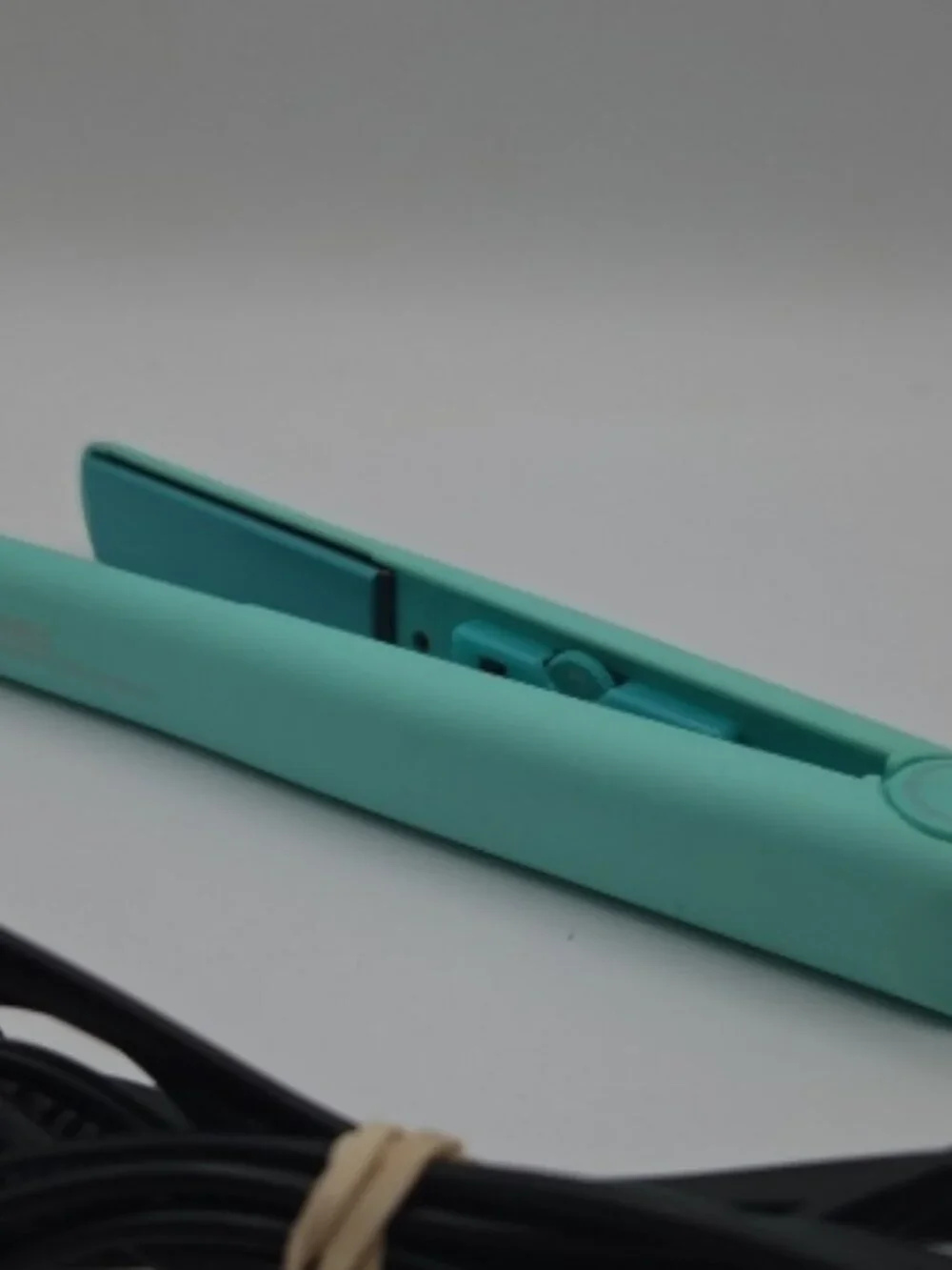 Izutech BTX450 Ceramic Flat Iron 1” Adjustable Heat 450°F Hair Straightener